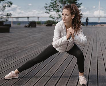 Jeune femme qui fait du sport